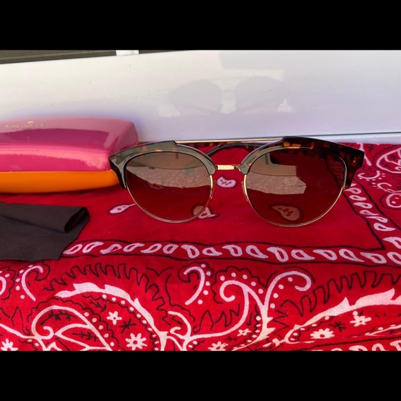 Betsy Johnson round sunglasses - Picture 4 of 4